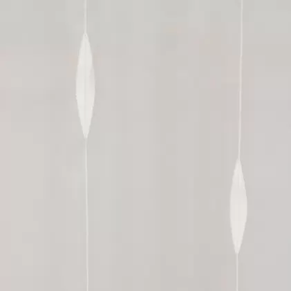Tört fehér színű levélmintás nyírt voile függöny egyedi méretre varrva